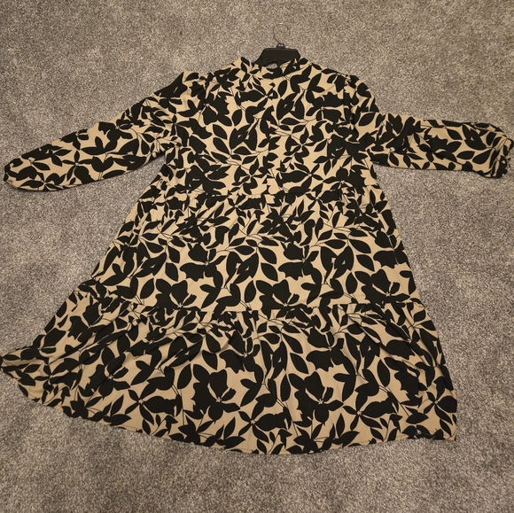 Dresses & Skirts - Black and Cream Floral Dress